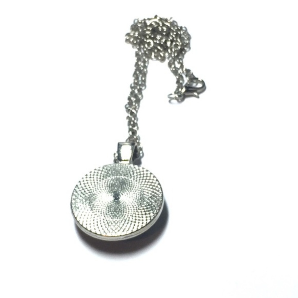 Optical Illusion Necklace - Picture 2 of 2